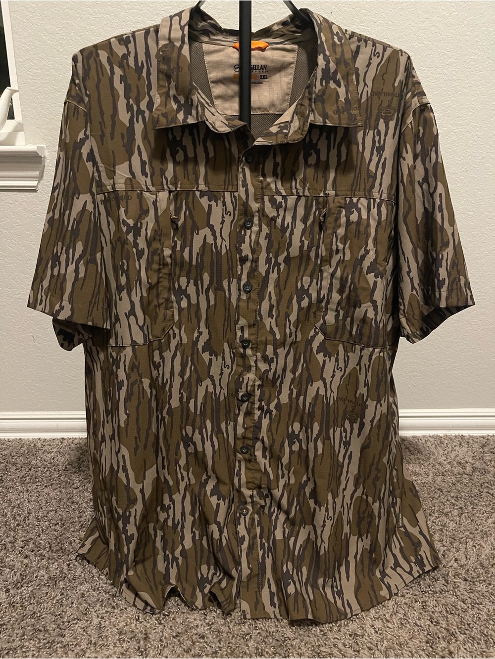 Magellan Outdoors Mens 2XL Camo Short Sleeve Mossy Oak Bottomland Hunt/Fish